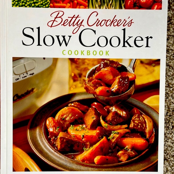 Betty Crocker Other - Betty Crocker slow cooker cook book
